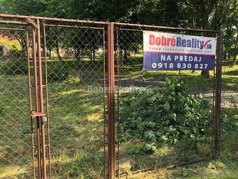 Pekný pozemok v obci Bánov pri parku