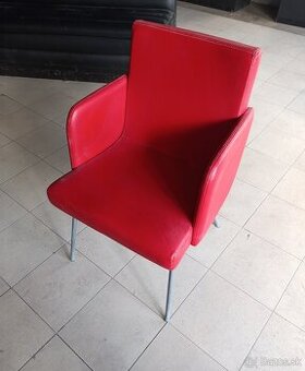 Červené stoličky-kresielka