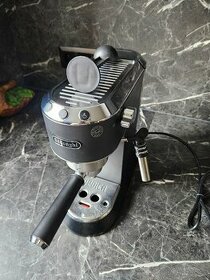 Predám pákový kávovar De'Longhi Dedica EC 685.BK - 1