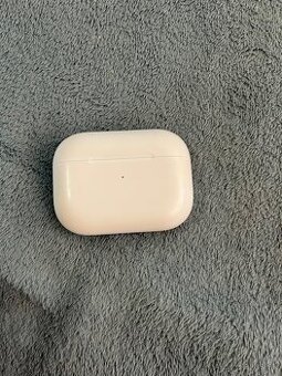 Práve sluchadko air pods pro