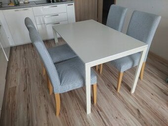Jedálenský stôl a stoličky Ikea