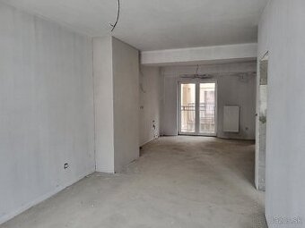 2-izbový holobyt v centre Senca