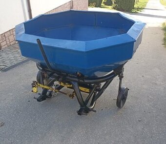 Rozmetadlo umelého hnojiva Amazone 1000L