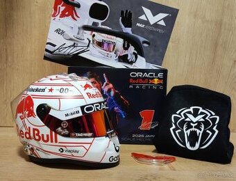 Max Verstappen - Japonsko 2025 1:2 Helma + podpis karta