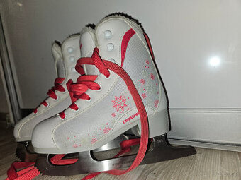Dievčenské korčule v. 31