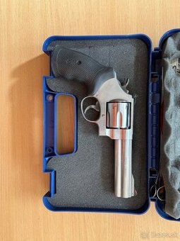 Smith & Wesson