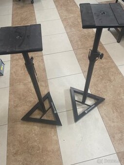 Stojan na štúdiový monitor