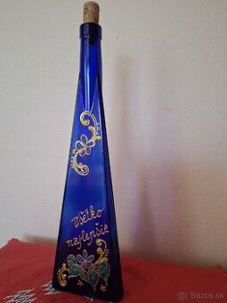 Prazdna modra flasa s blahozelanim