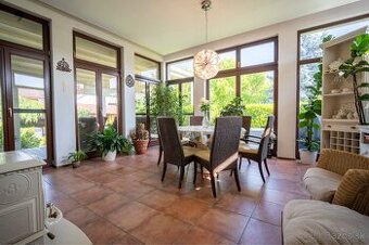 Predám 6 izbový dom 300 m² pozemkom 1 350 m² Bernolákovo