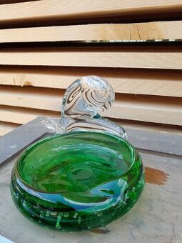 Predám sklenený popolník so slimákom