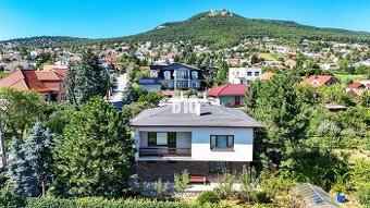 Rodinný dom s nádherným 8 árovým pozemkom na Kamennej ulici - 1