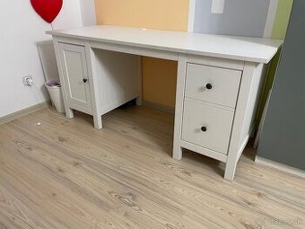 Masívny drevený nábytok