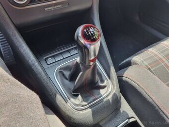 Kožena radiaca paka VW GTD s červenou niťou