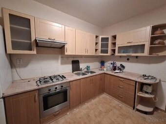 Kuchynská linka so spotrebičmi