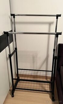 Stojan na oblečenie