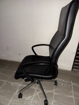 Predám kancelársku stoličku - kožená TOP stav