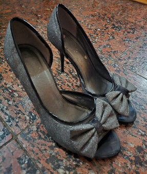 Predám strieborné spoločenské lodičky