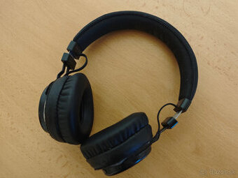 Predám 2x bluetooth slúchadlá na uši.