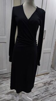 Čierne zavinovacie šaty