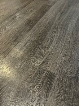 Laminatova podlaha dub  na predaj kvalitna cca 80m2
