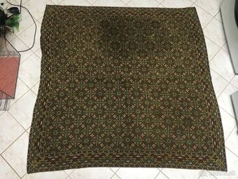 Tkaný dekoračný koberec / prehoz