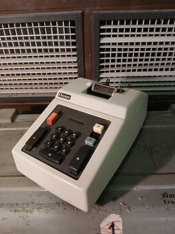 Retro kalkulačka Odhner model 1207