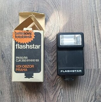 Starý batériový fotoblesk Flashstar PN50/85