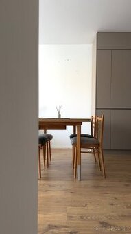 Zrekonštruovaný retro jedálenský set (60. roky, ČSSR)