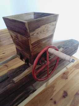 Starožitný mlyn na hrozno