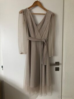 saty na ples svadbu stuzkovu