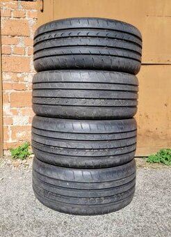 235/35 R19 General