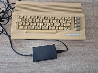 Commodore C64C + Moderný zdroj