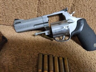 revolver TAURUS Tracker 357 Magnum