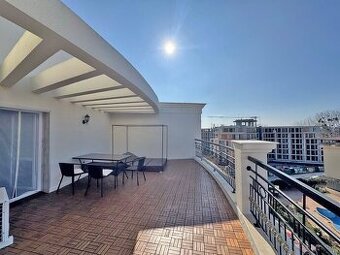 Panoramatický apartmán s jednou spálňou a veľkou terasou v e
