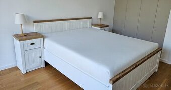 Posteľ 160 x 200 a nočné stolíky (biela farba)