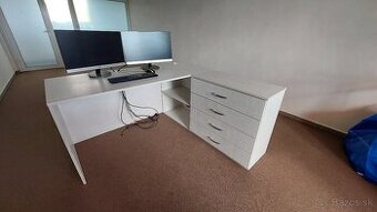 Skvelý PC/ kancelársky stôl so šuplíkmi