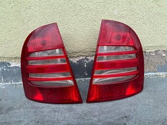 Superb 1 zadné svetla