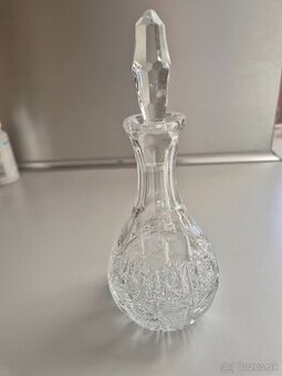 Krištáľová karafa