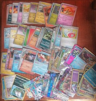 Pokemonove a futbalove karticky