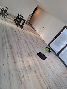 Montáž podlahy laminát, vinyl, kompozit, drevená podl., dver