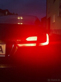 VW Jetta 2011 zadne svetlá (tail lights)