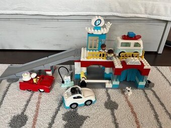 LEGO Duplo 10948 - Poschodové parkovisko a umývačka áut
