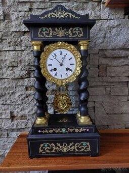 Starožitné krbové hodiny