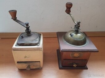 dva retro mlynčeky na kávu