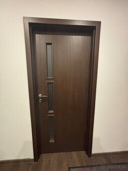 Interierové drevené dvere (bordové drevo)