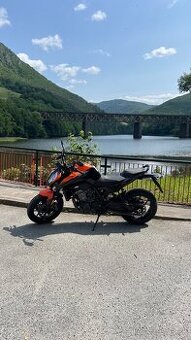 KTM Duke 890