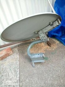 Predám satelitný tanier s držiakom a konektorom