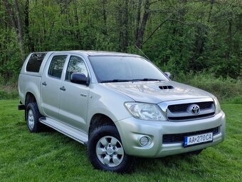 Toyota Hilux 2.5 D-4D 4X4 UZÁVIERKA