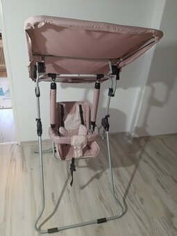 Adbor hojdačka so strieškou
