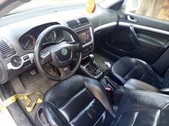 Interiér Škoda Octavia 2 VRS Combi